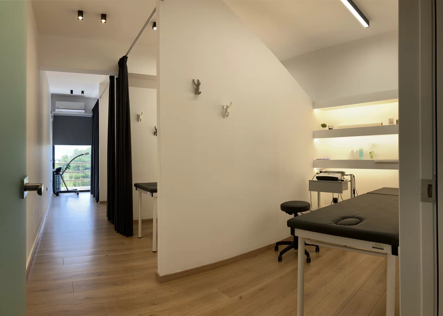 Ο χώρος μας: Αίθουσες Θεραπείας του κέντρου Προηγμένη Φυσικοθεραπεία Μαυροπάνος στην Αγία Παρασκευή